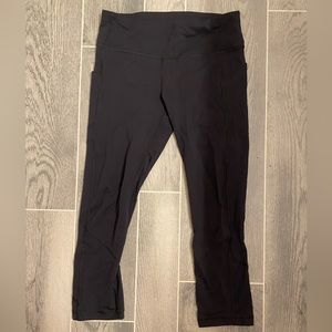 Lululemon size 6 cropped leggings